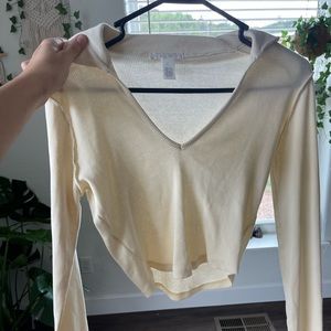 Collared v-neck long sleeve top